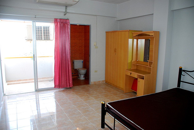 Condo · Huai Khwang, bangkok — photo 4