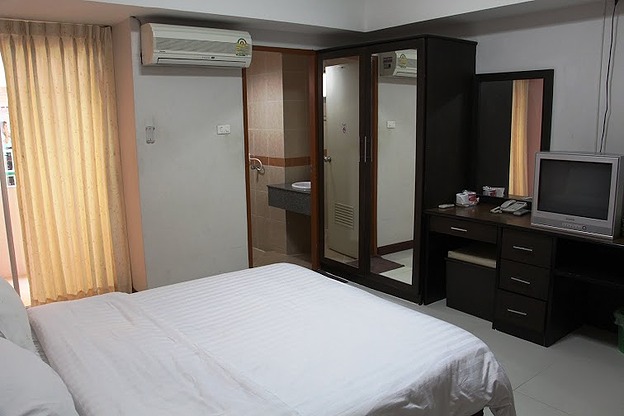 Condo — photo 2