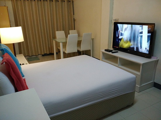 บ้านชมจันทร์ค่าไฟหน่วยละ4.8บาทห้องแอร์พร้อมเฟอร์เริ่ม2000ห้อง2500จอดรถยนต์ฟรี - Apartment for Rent