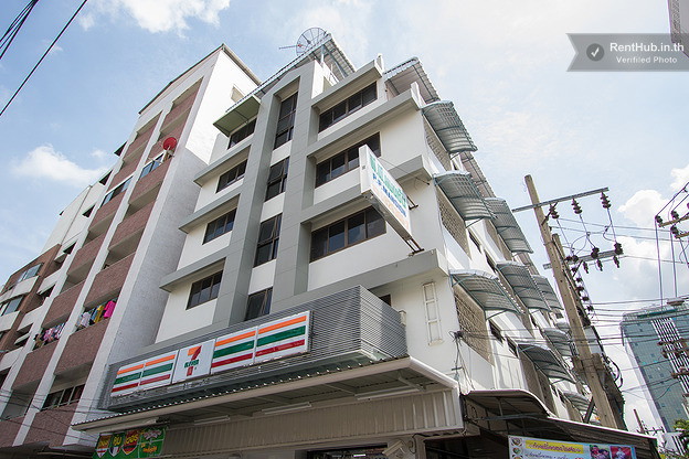 Condo · Huai Khwang, bangkok — photo 1