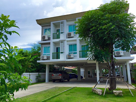 Condo — photo 1