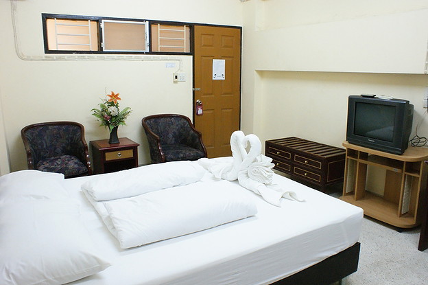 Condo · Mueang Samut Prakan — photo 1