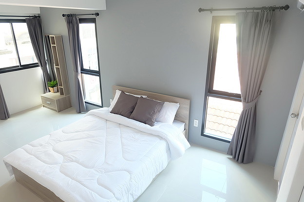 Condo · Huai Khwang, bangkok — photo 1