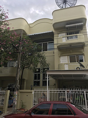 Condo · Wang Thonglang, bangkok — photo 1