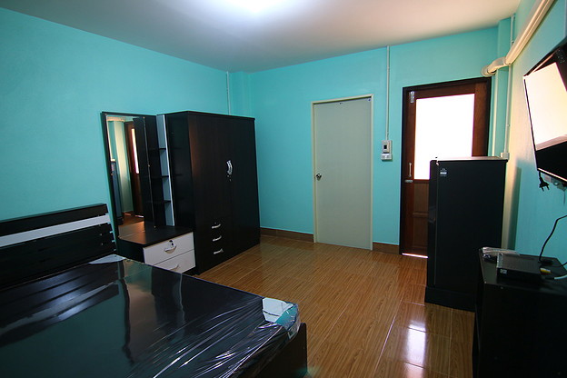 Condo — photo 1