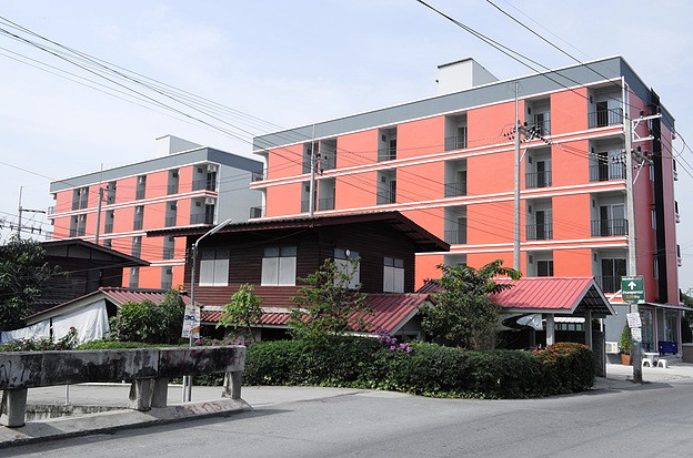 Condo — photo 1