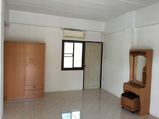 Condo · Mueang Chon Buri, chon_buri — photo 3