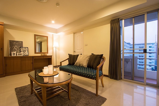 Condo · Huai Khwang, bangkok — photo 2