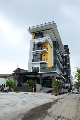 Condo — photo 1
