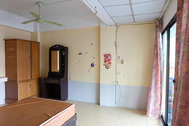 Condo · Wang Thonglang, bangkok — photo 2