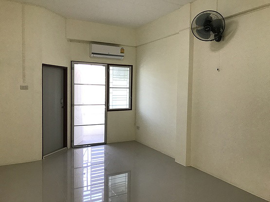 Condo — photo 2