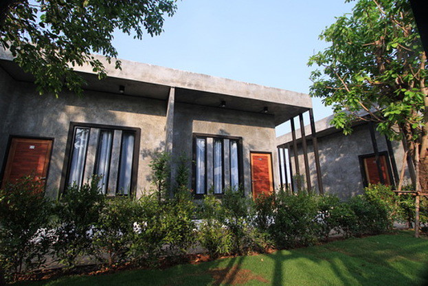Condo — photo 1