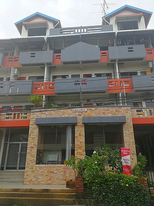 Condo — photo 1