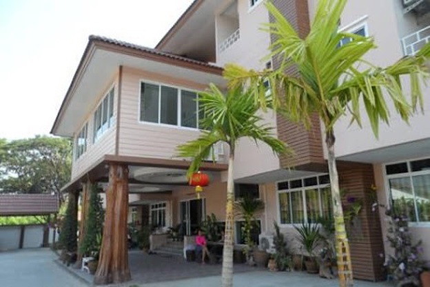 Condo — photo 1