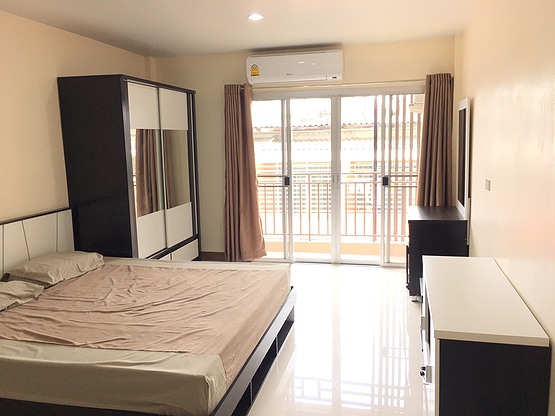 Condo · Bang Rak, bangkok — photo 1