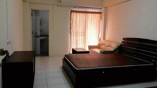 Condo · Wang Thonglang, bangkok — photo 3