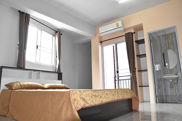 Condo · Wang Thonglang, bangkok — photo 1