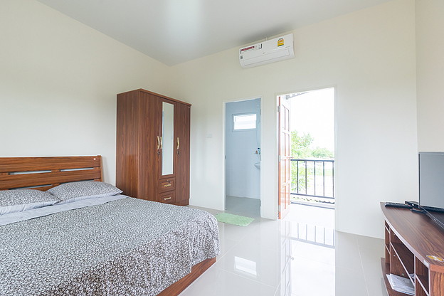 Condo — photo 3