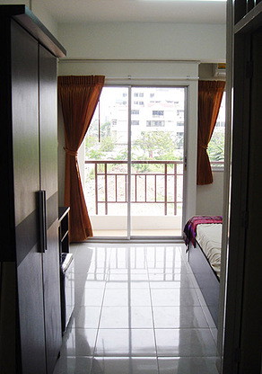 Condo · Huai Khwang, bangkok — photo 2