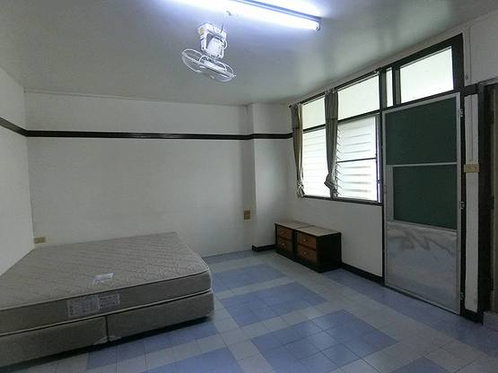 Condo · Wang Thonglang, bangkok — photo 2