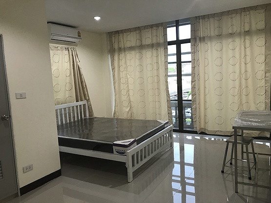 Condo · Thon Buri, bangkok — photo 1