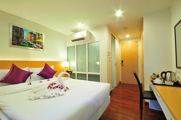 Condo · Bang Rak, bangkok — photo 1