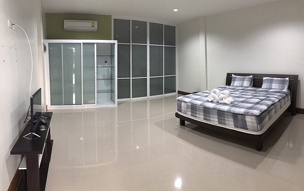 Condo — photo 2