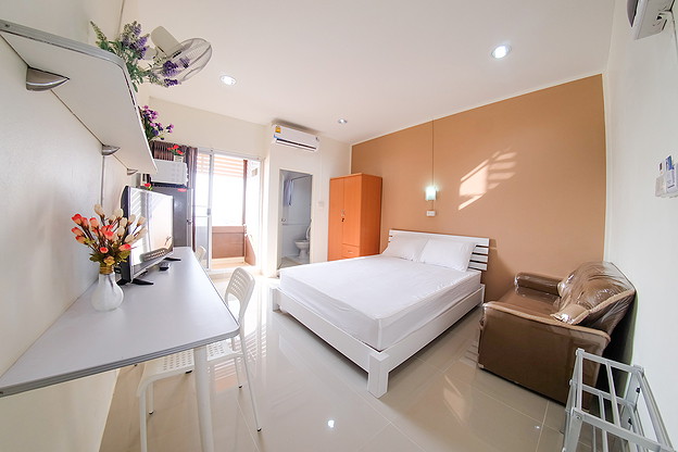 Condo — photo 2