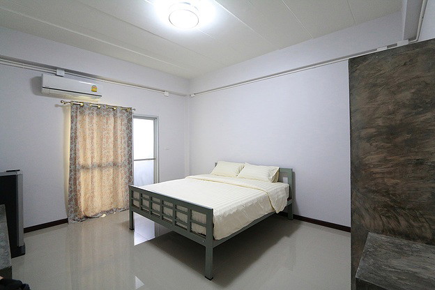 Condo — photo 1