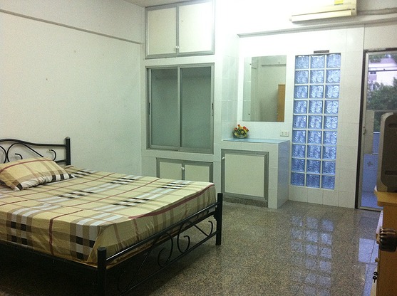 Condo · Wang Thonglang, bangkok — photo 1