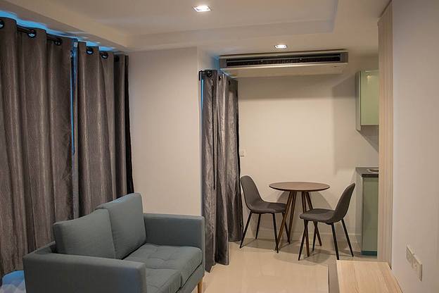 College Haus — photo 1