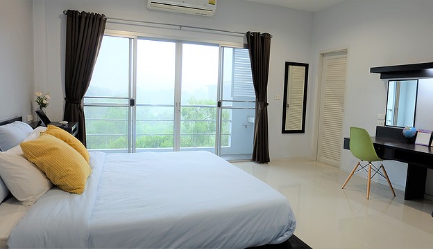 Condo — photo 2