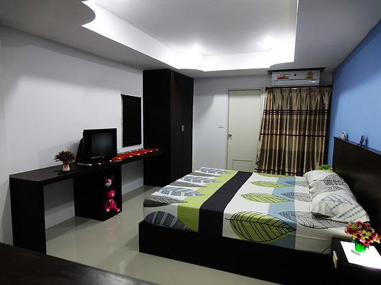 Condo — photo 2