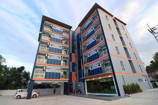 Condo — photo 1