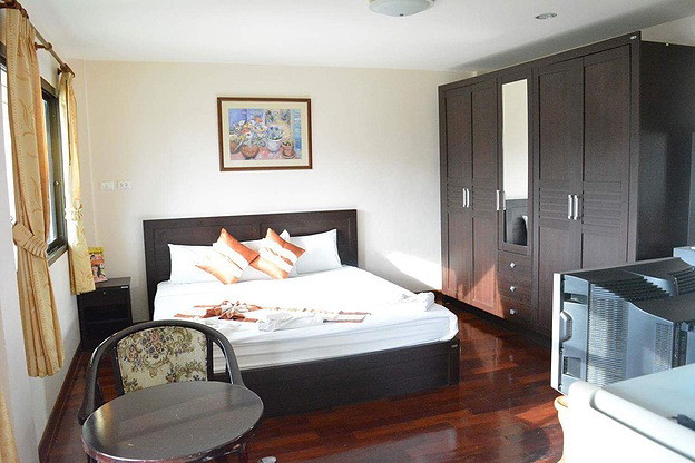 Condo — photo 2