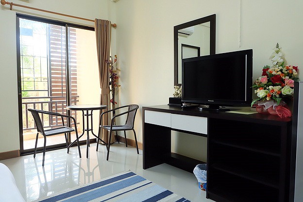 Condo — photo 2