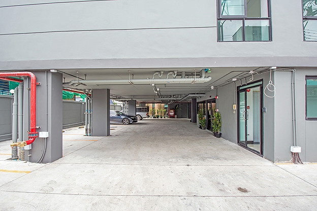 Condo · Huai Khwang, bangkok — photo 5