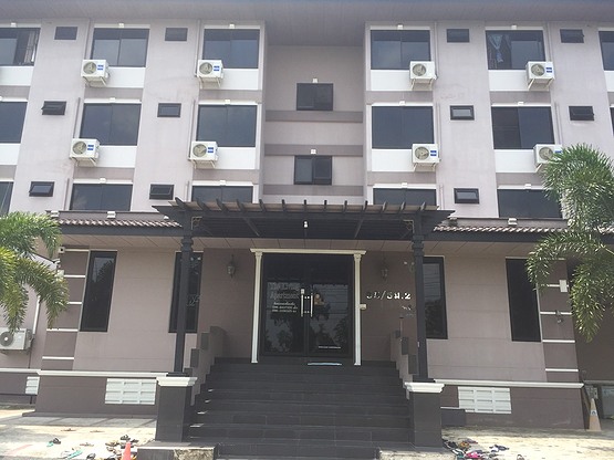 Condo — photo 1