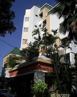 Condo · Phra Khanong, bangkok — photo 1