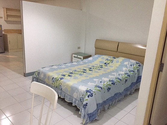Condo · Huai Khwang, bangkok — photo 1