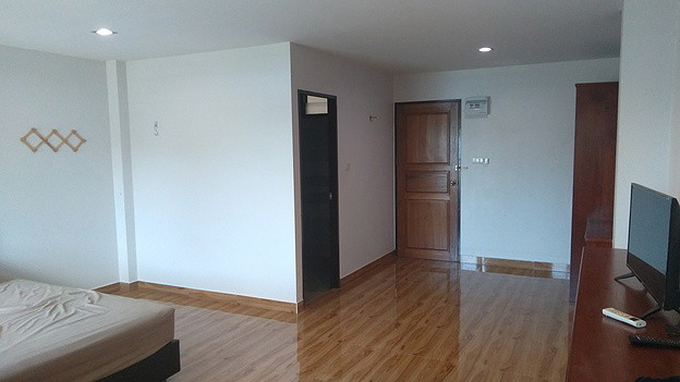 Condo — photo 2