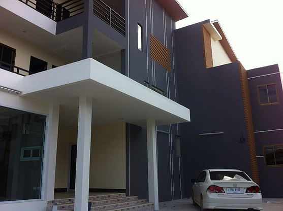 Condo — photo 1