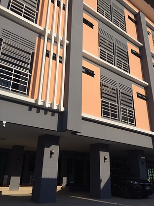 Condo — photo 1