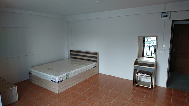 Condo · Huai Khwang, bangkok — photo 1