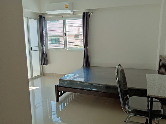 Condo · Huai Khwang, bangkok — photo 5