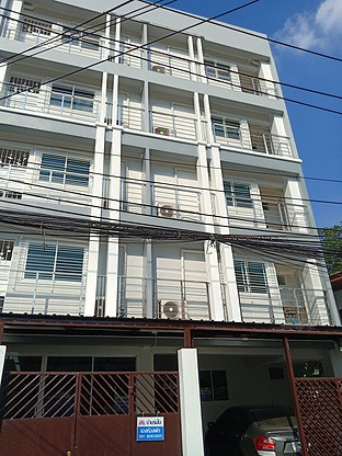 Condo · Huai Khwang, bangkok — photo 2