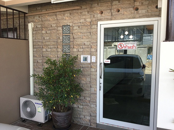 2/15 Apartment — photo 2