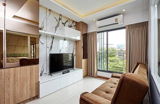 Condo · Huai Khwang, bangkok — photo 1