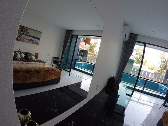 Condo — photo 2