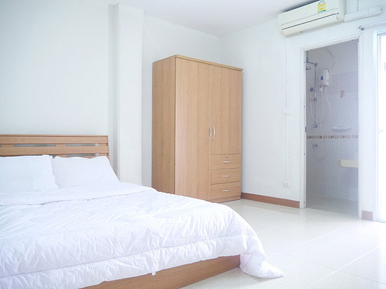 Condo · Wang Thonglang, bangkok — photo 1